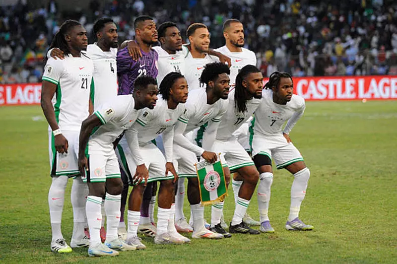 غياب 4 نجوم.. ماذا يدور في معسكر منتخب نيجيريا قبل ودية مصر؟ 